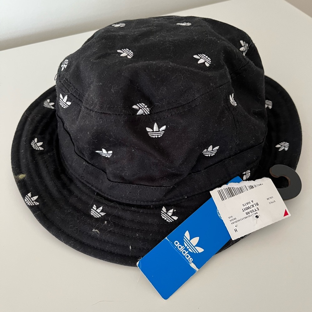 Adidas bucket hat